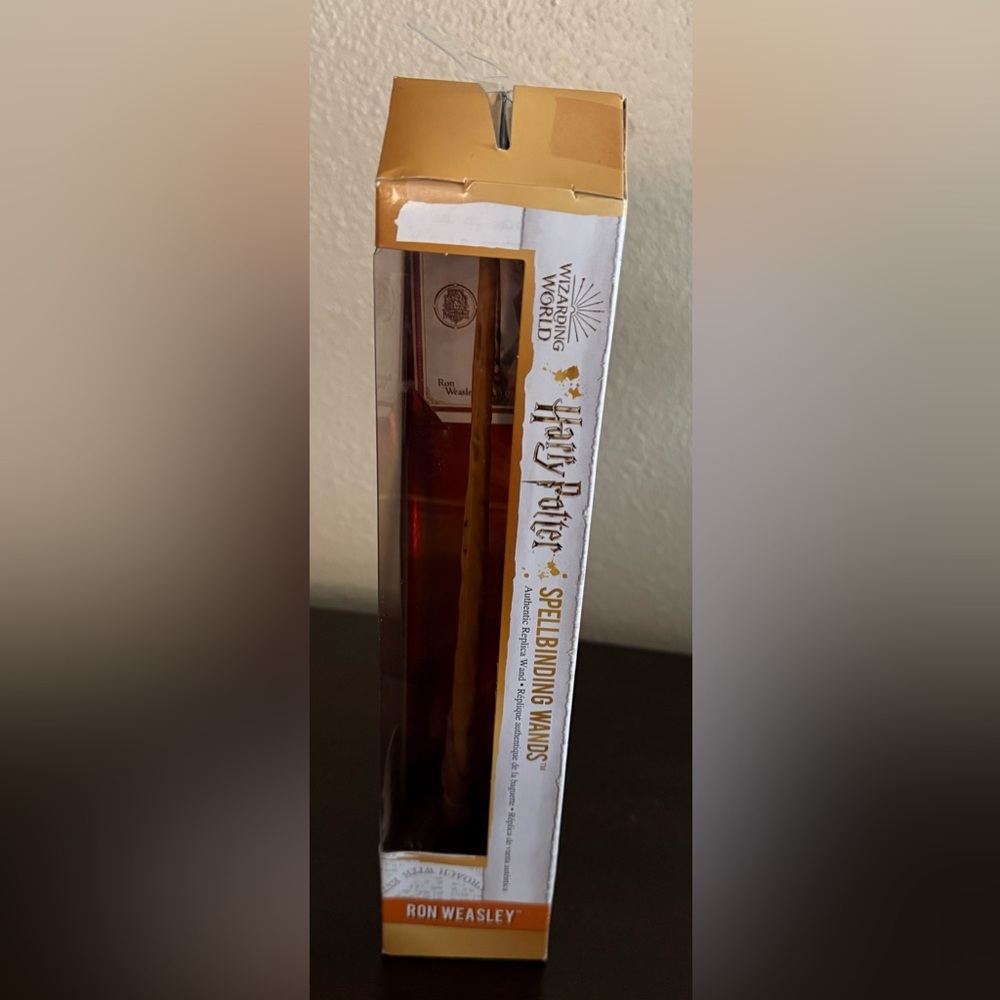 Harry Potter Ron Weasley Wand | Wizarding World Spellbinding Wand | Spin Master - Picture 5 of 5